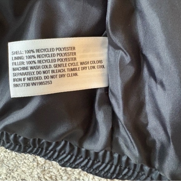 NWT All In Motion Black Puffer Vest size XS. Oversized to med - Picture 5 of 8